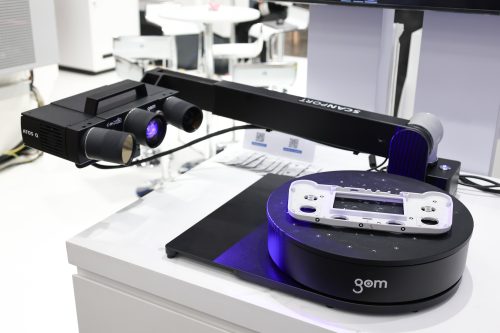 ภาพโคลสอัพ ZEISS ScanPort ขณะสแกนชิ้นงานจริงในงาน Intermach 2025