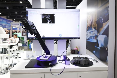 แสดงการทำงานของ ZEISS ScanPort พร้อมผลลัพธ์การสแกน 3 มิติบนหน้าจอ