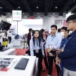เจ้าหน้าที่สาธิตการใช้ 3D Scanner แก่ผู้สนใจที่บูธ Factory Max ในงาน InterMold Thailand 2025