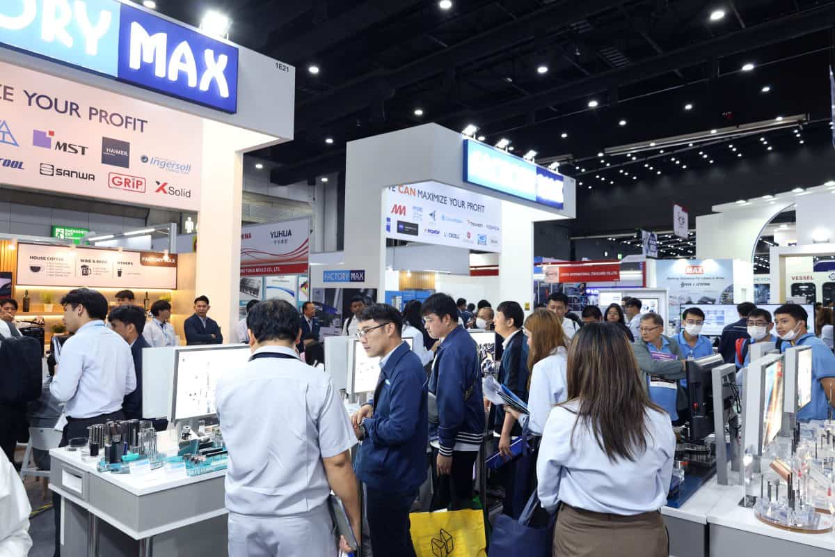 บรรยากาศภายในบูธ Factory Max ในงาน InterMold Thailand 2025 ณ ไบเทค บางนา โดยมีผู้สนใจเข้าชมเทคโนโลยีการผลิตและเครื่องมือตัดอย่างต่อเนื่อง
