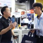 ทีมงาน Factory Max ให้คำปรึกษาลูกค้าเกี่ยวกับเทคโนโลยีในงาน InterMold Thailand 2025