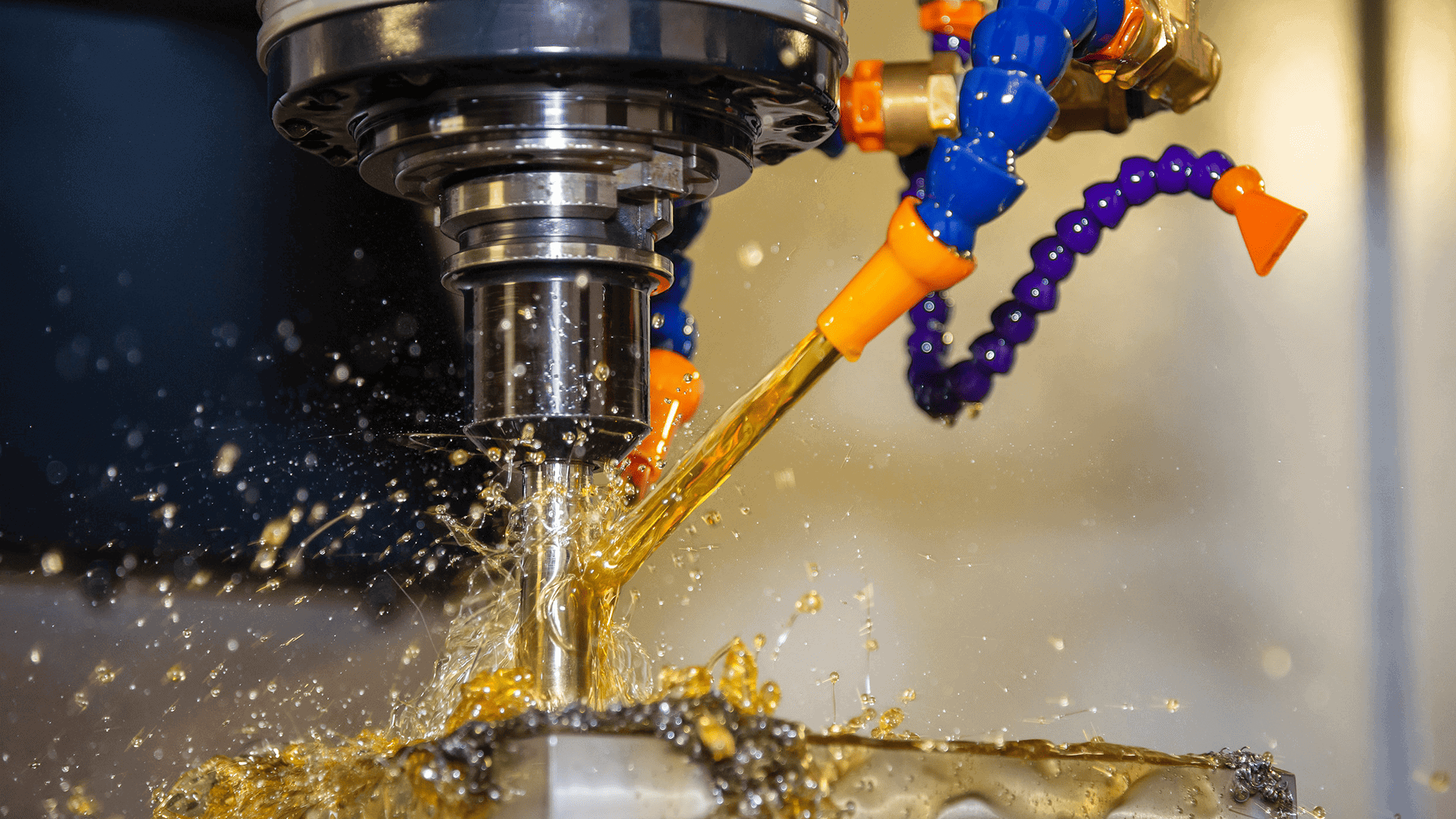 ภาพแสดงการตัดกลึงที่เกิด Built-up Edge (BUE) และผิวงานหยาบ จากปัญหาความร้อนสะสม