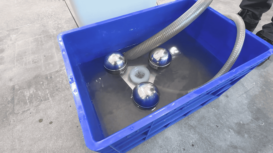 กระบวนการแยกน้ำมันเสีย (Tramp Oil) ออกจากน้ำมันหล่อเย็นด้วยเครื่อง LUBRICAN OWS