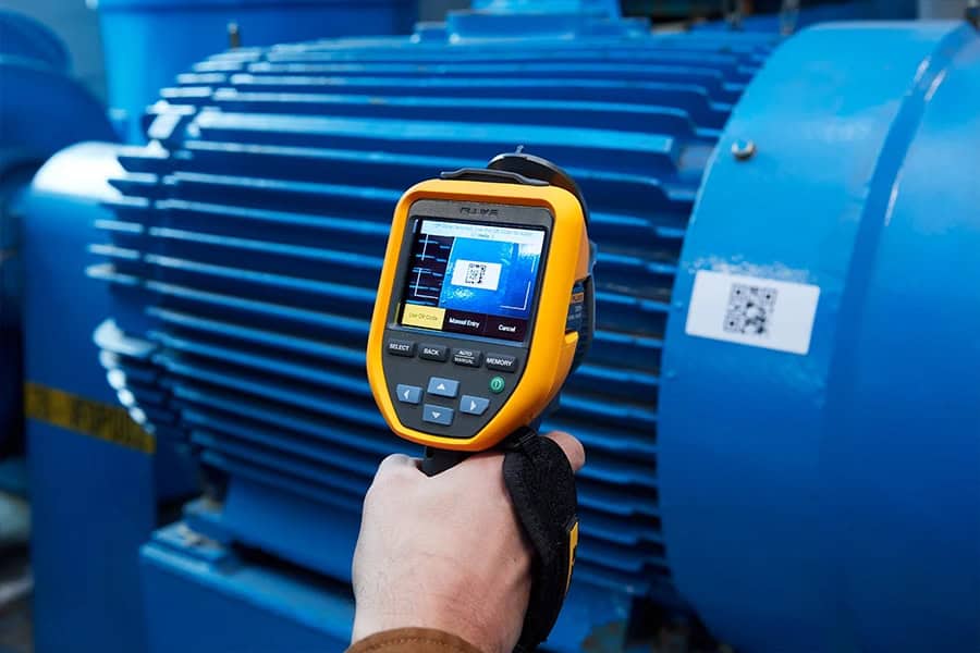 Using Fluke TiS PRO Series asset tagging feature to scan QR code on industrial motor for organized thermal inspection data
