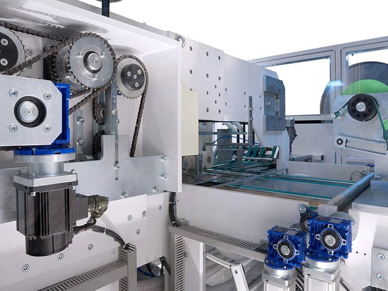 Industrial chain drive and sprocket system with high tensile strength for heavy duty manufacturing machine