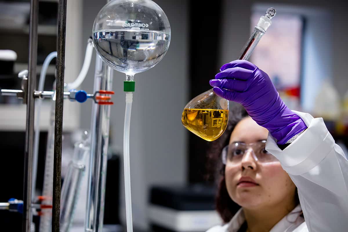 JSChemical ตัวแทนจัดหา อุปกรณ์ เครื่องมือ และเครื่องจักร ในงาน